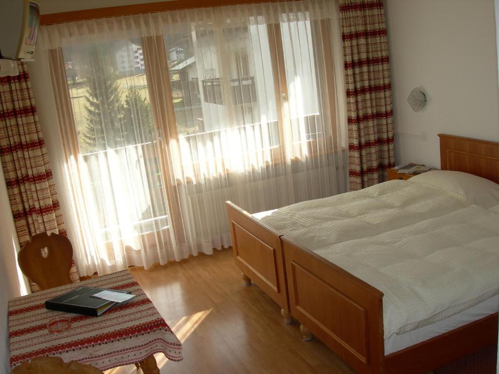 Hotel Adler Saas-Grund Phòng bức ảnh